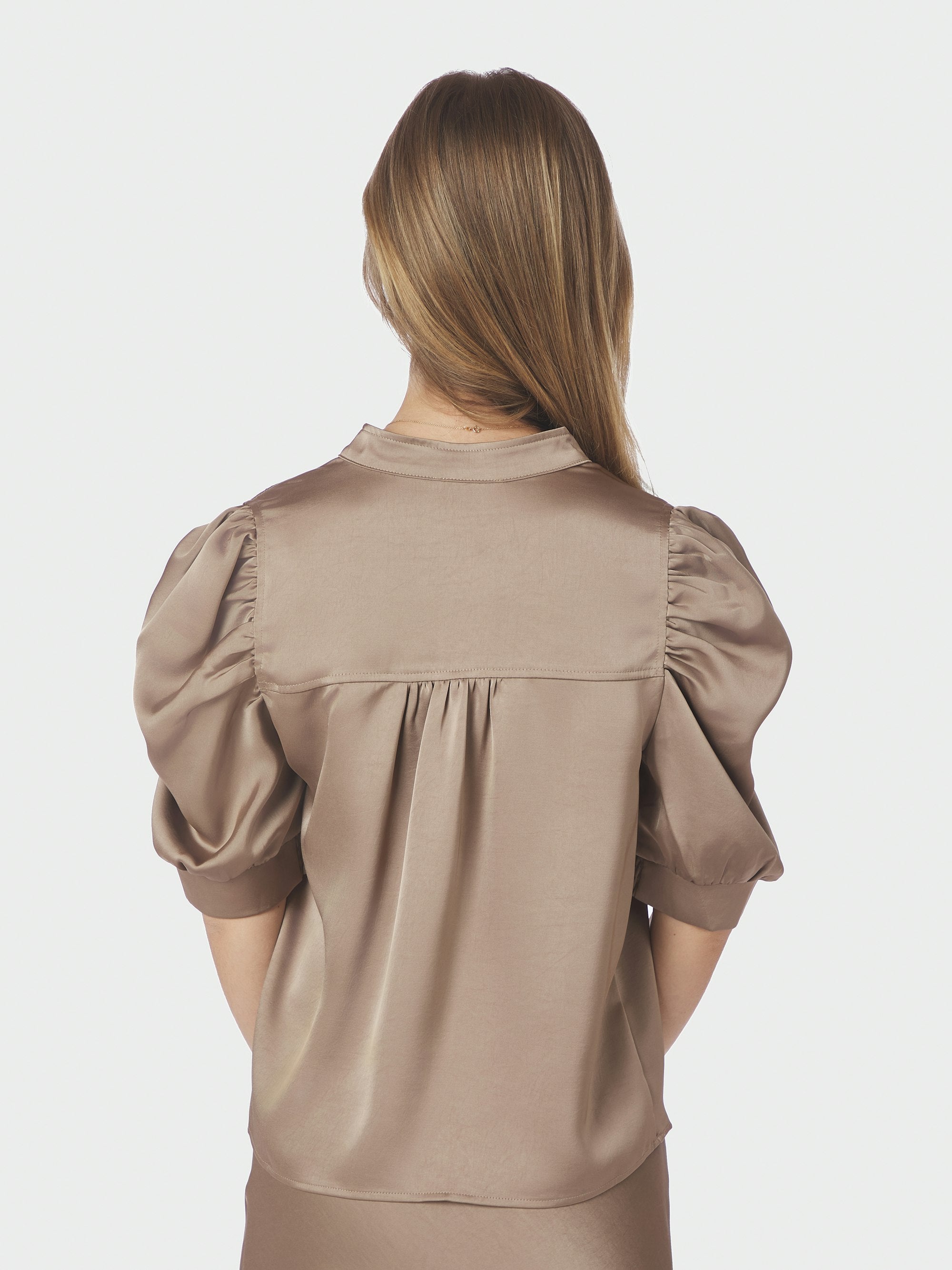 Roella Heavy Sateen bluse - Dark Taupe
